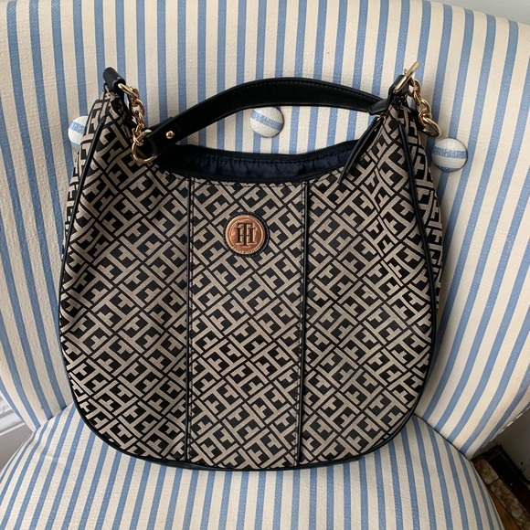 Tommy Hilfiger Handbags - Tommy Hilfiger Purse
